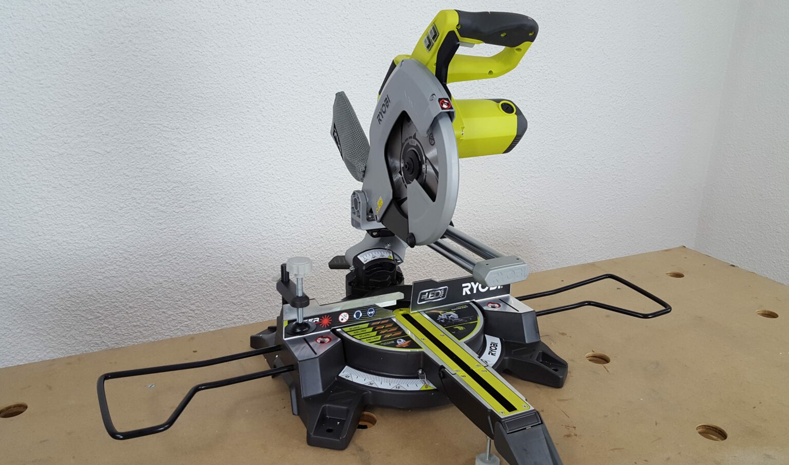 Support Pour Scie à Onglet Ryobi – Neuf En Boîte – Gris